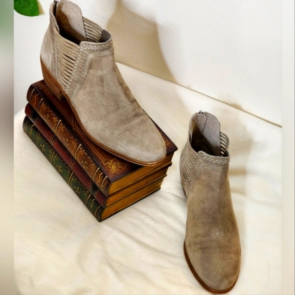 Vince Camuto Pippsy Lattice Side Foxy Suede Leather Booties Ankle Boots Summer - Picture 1 of 16